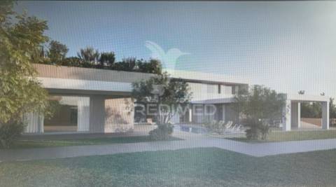 Moradia de luxo com projeto aprovado em fátima