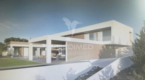 Moradia de luxo com projeto aprovado em fátima