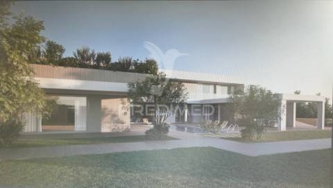 Moradia de luxo com projeto aprovado em fátima