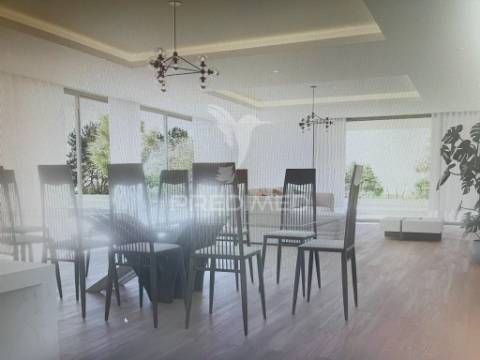 Moradia de luxo com projeto aprovado em fátima