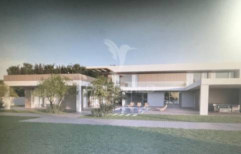 Moradia de luxo com projeto aprovado em fátima