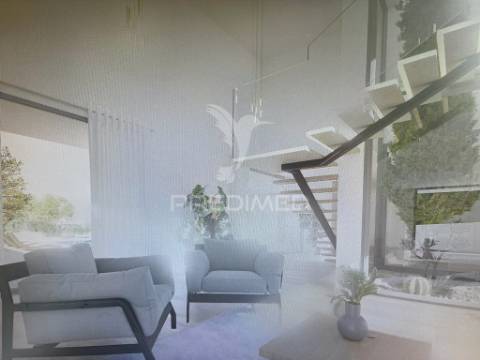 Moradia de luxo com projeto aprovado em fátima