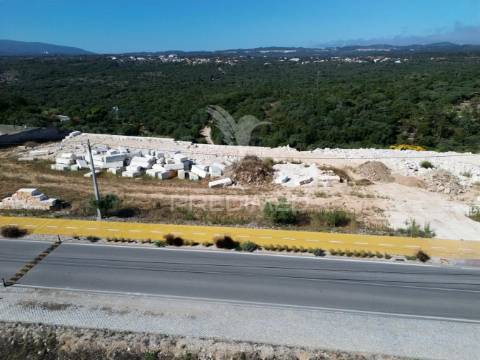 Moradia de luxo com projeto aprovado em fátima