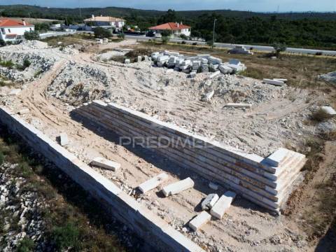 Moradia de luxo com projeto aprovado em fátima