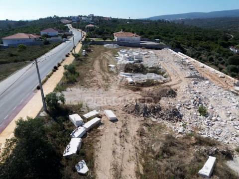 Moradia de luxo com projeto aprovado em fátima