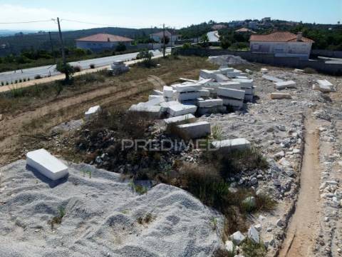 Moradia de luxo com projeto aprovado em fátima