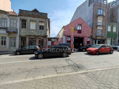 Prédio na rua soares dos reis