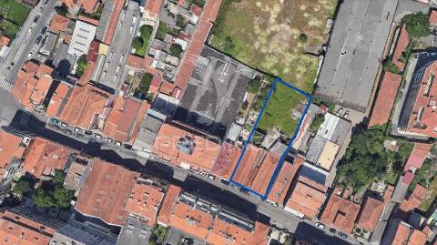 Prédio na rua soares dos reis