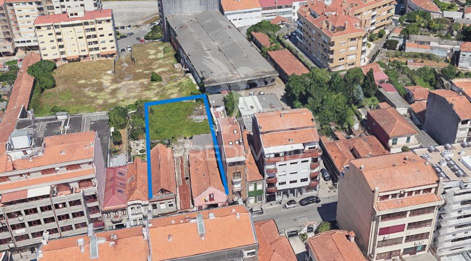 Prédio na rua soares dos reis