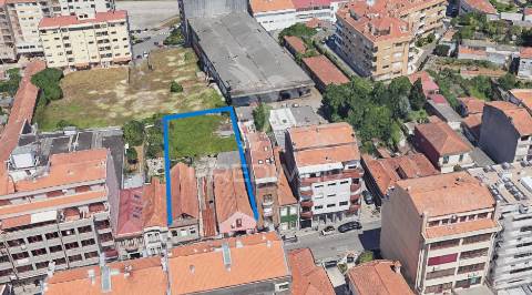 Prédio na rua soares dos reis