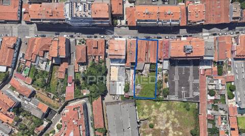 Prédio na rua soares dos reis