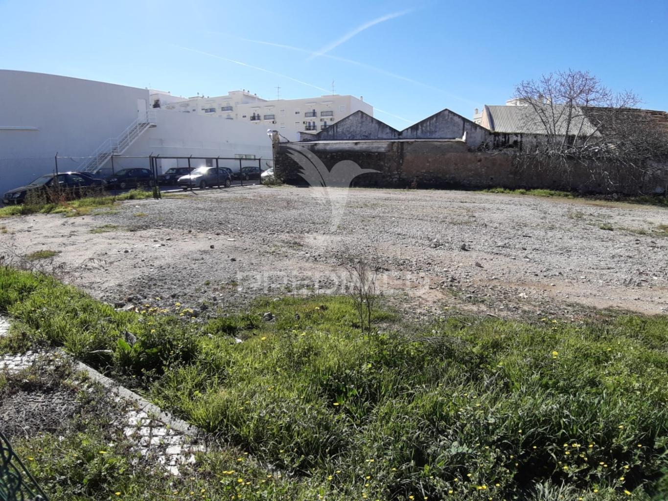 Terreno urbano na zona ribeirinha de olhão.