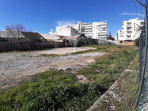 Terreno urbano na zona ribeirinha de olhão.
