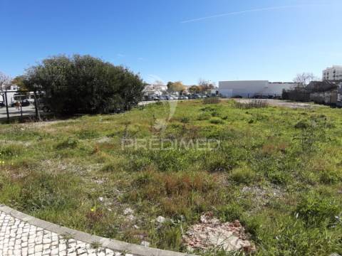 Terreno urbano na zona ribeirinha de olhão.