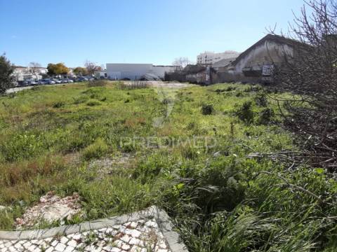 Terreno urbano na zona ribeirinha de olhão.