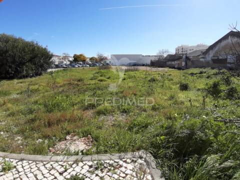 Terreno urbano na zona ribeirinha de olhão.