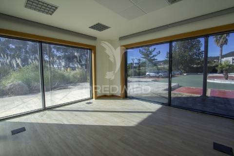 Centro de escritorios na beloura / sintra