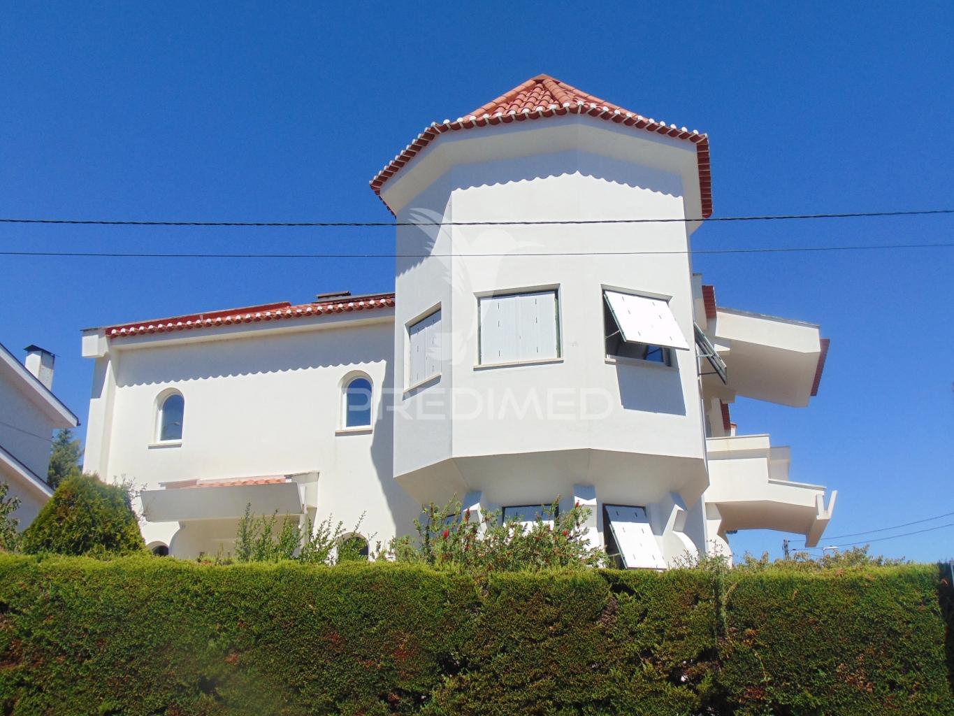Vivenda c/ jardim junto ao hospital de lordelo - vila real