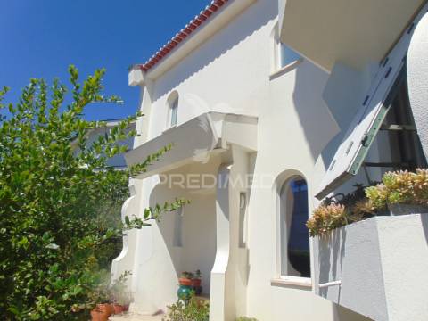 Vivenda c/ jardim junto ao hospital de lordelo - vila real