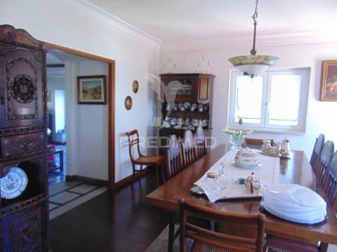 Vivenda c/ jardim junto ao hospital de lordelo - vila real