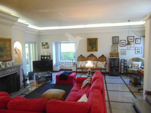 Vivenda c/ jardim junto ao hospital de lordelo - vila real