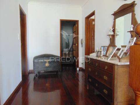 Vivenda c/ jardim junto ao hospital de lordelo - vila real