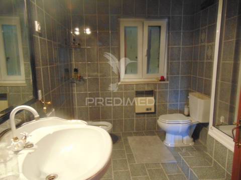 Vivenda c/ jardim junto ao hospital de lordelo - vila real