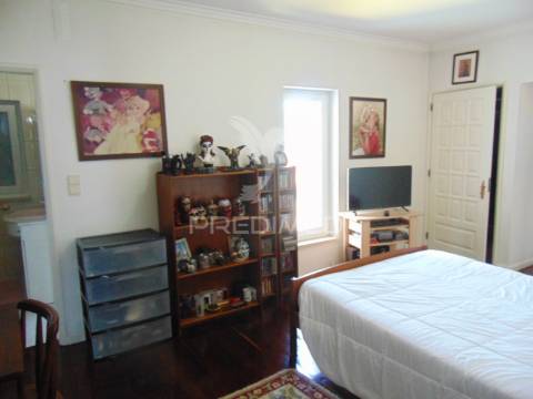 Vivenda c/ jardim junto ao hospital de lordelo - vila real