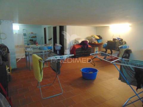 Vivenda c/ jardim junto ao hospital de lordelo - vila real