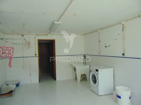 Vivenda c/ jardim junto ao hospital de lordelo - vila real