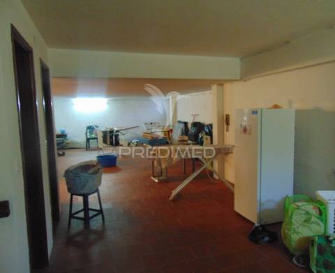 Vivenda c/ jardim junto ao hospital de lordelo - vila real