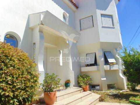 Vivenda c/ jardim junto ao hospital de lordelo - vila real