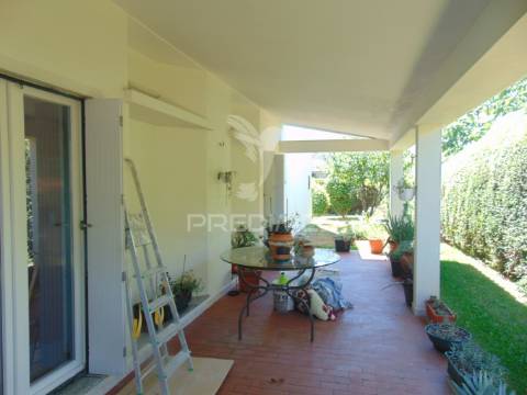 Vivenda c/ jardim junto ao hospital de lordelo - vila real