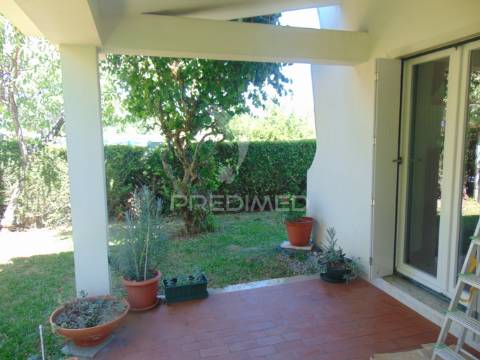 Vivenda c/ jardim junto ao hospital de lordelo - vila real