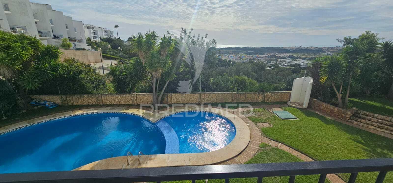 Apartamento t0+1 em condomínio com piscina e jardim