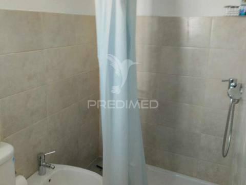 Moradia e terreno lugar do pinheiro / loureiro