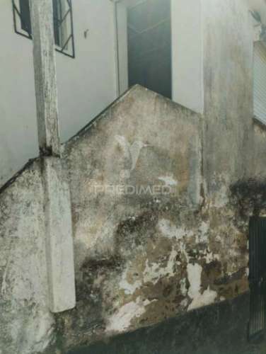 Moradia e terreno lugar do pinheiro / loureiro