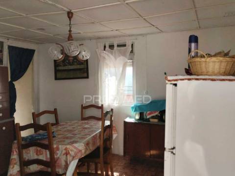 Moradia e terreno lugar do pinheiro / loureiro