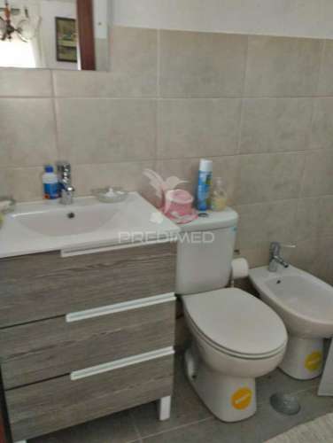 Moradia e terreno lugar do pinheiro / loureiro