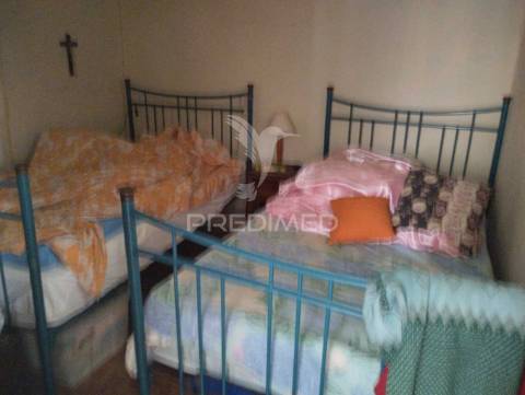 Moradia e terreno lugar do pinheiro / loureiro