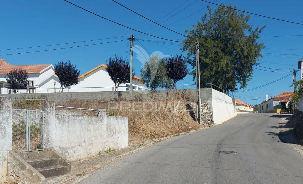 Terreno urbano em arneiro de tremês, santarém.