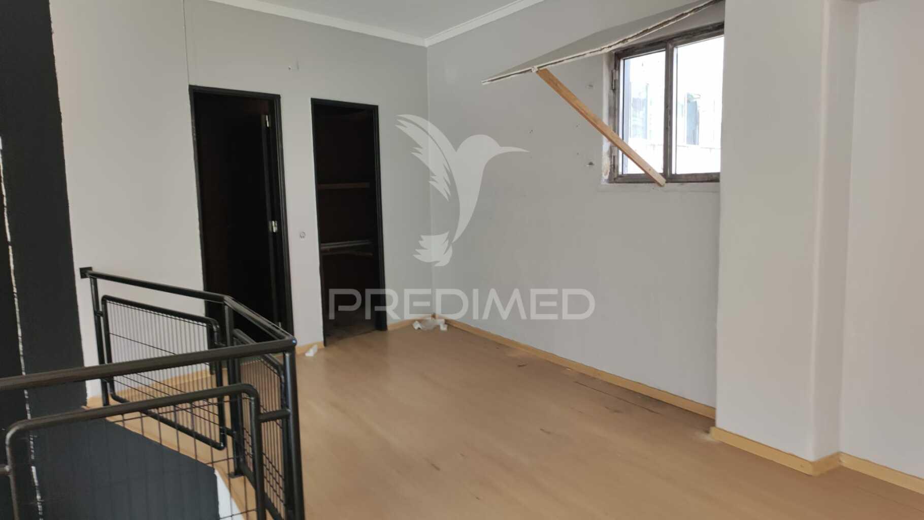 Hiper loja, centro almada, arrendada ( investimento )