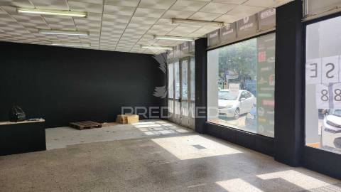 Hiper loja, centro almada, arrendada ( investimento )