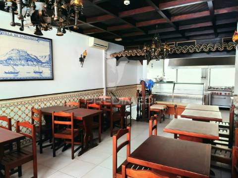 Restaurante e snack-bar totalmente equipado / santarém