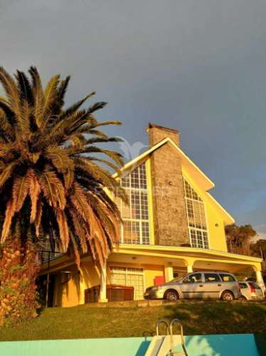 Moradia localizada na ribeira do nabo, freguesia da urzelina