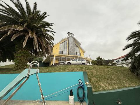 Moradia localizada na ribeira do nabo, freguesia da urzelina
