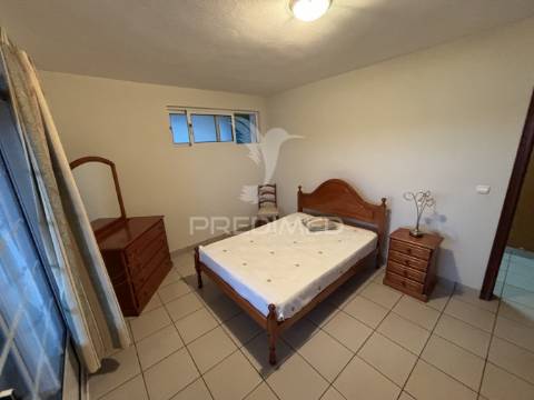 Moradia localizada na ribeira do nabo, freguesia da urzelina