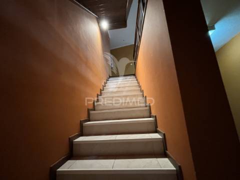 Moradia localizada na ribeira do nabo, freguesia da urzelina