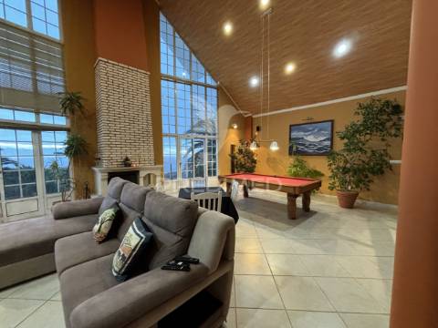 Moradia localizada na ribeira do nabo, freguesia da urzelina