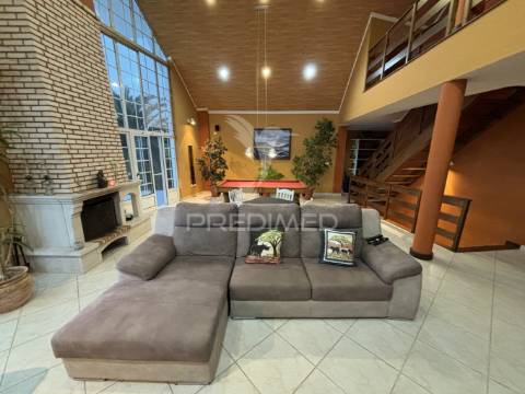 Moradia localizada na ribeira do nabo, freguesia da urzelina